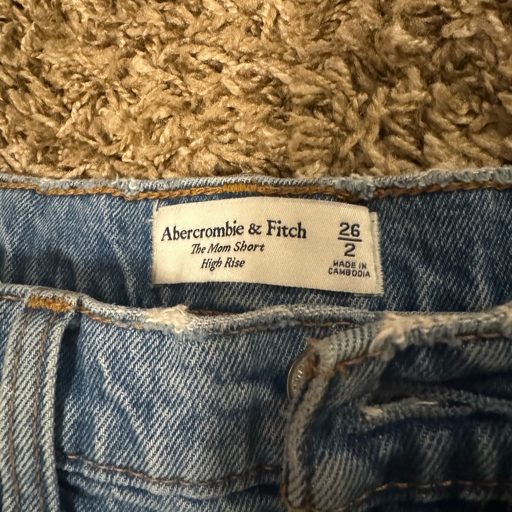 Abercrombie High Rise Short - Picture 2 of 2